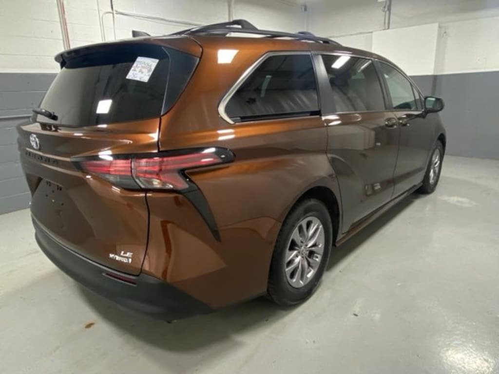 Used 2022 Toyota Sienna LE Minivan/Van