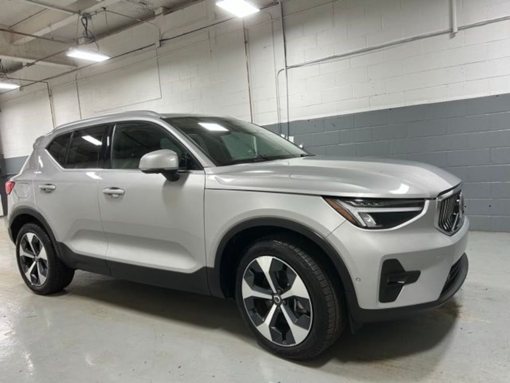 Used 2025 Volvo XC40 B5 Plus Bright Theme SUV