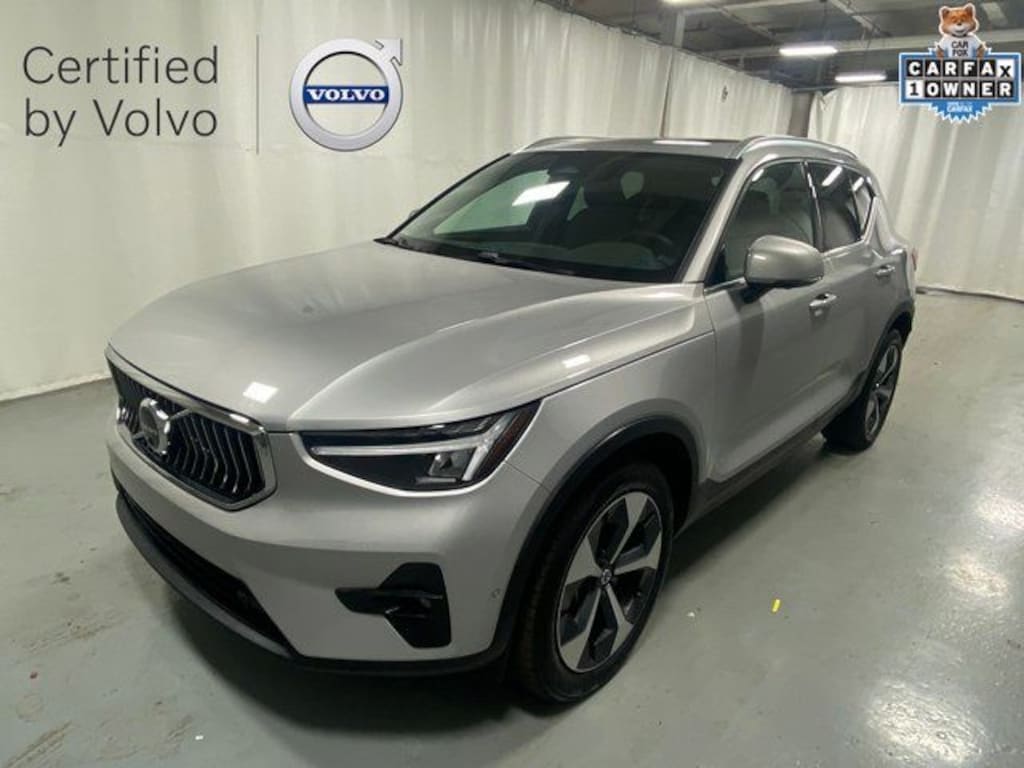 Certified 2025 Volvo XC40 B5 Plus Bright Theme SUV