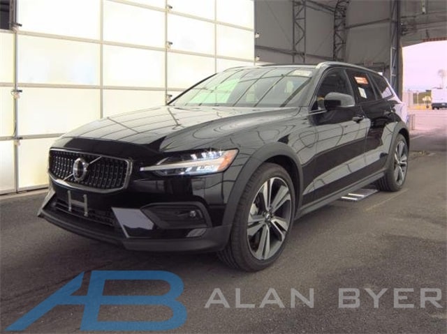 2025 Volvo V60 Cross Country Plus