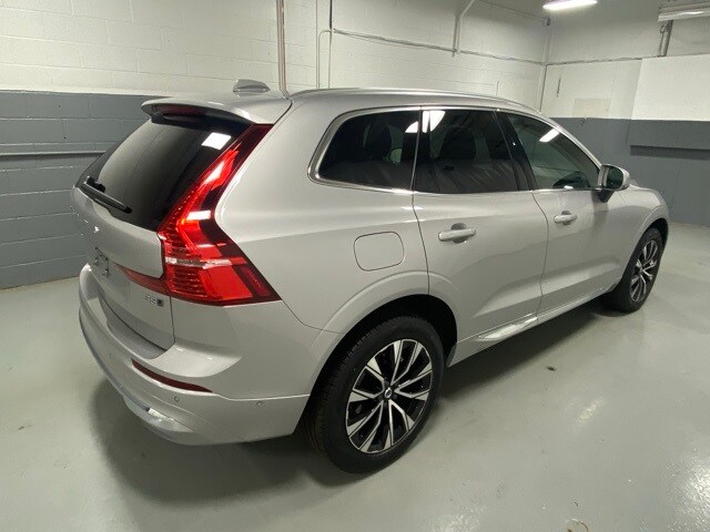 2023 Volvo XC60 B5 Plus photo 3