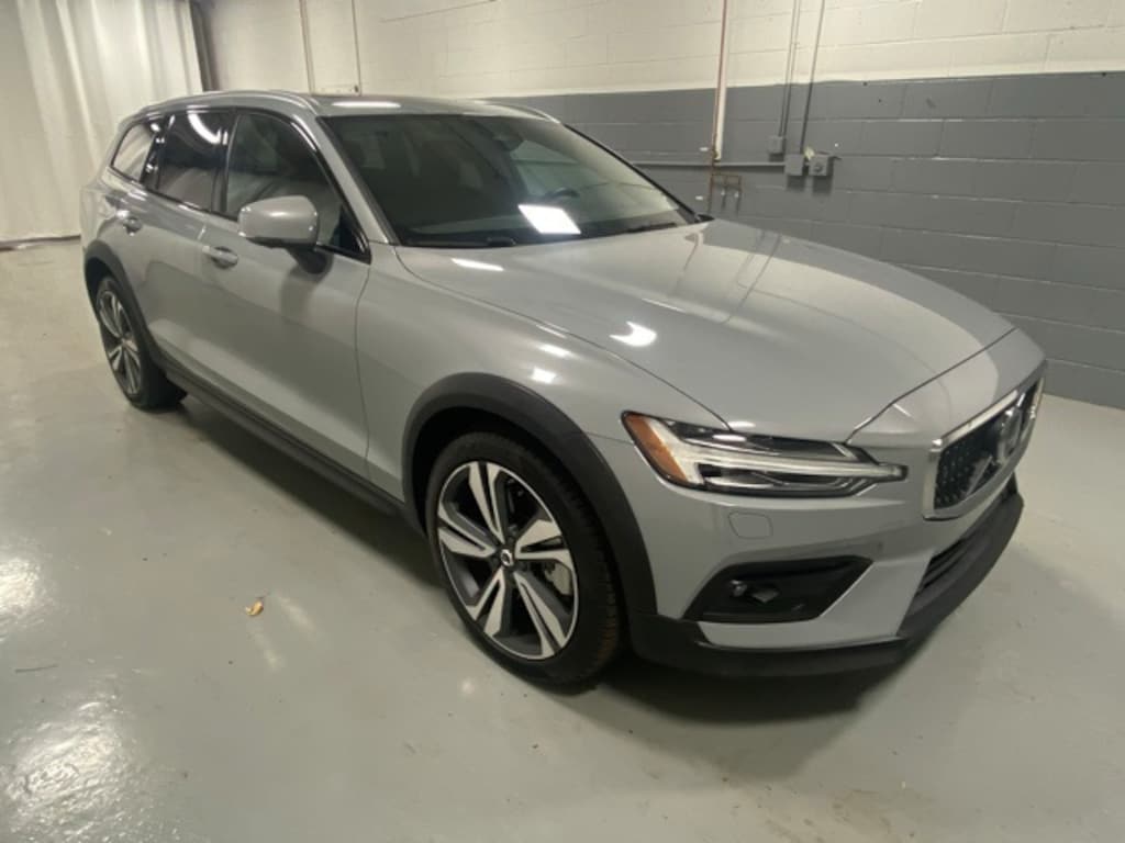Used 2025 Volvo V60 Cross Country B5 Plus Wagon