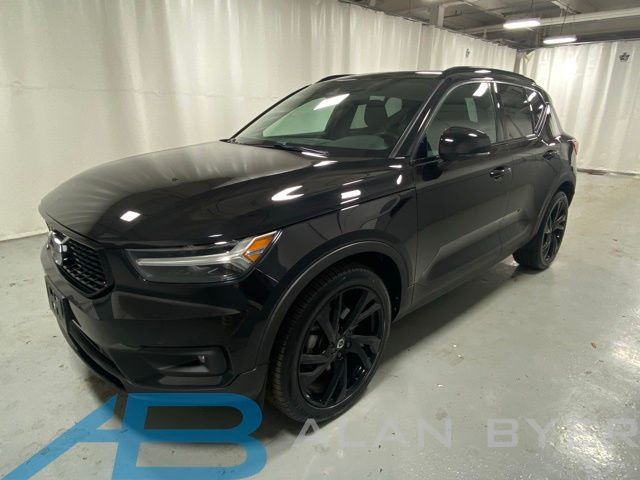 2021 Volvo XC40 T5 R-Design AWD's photo