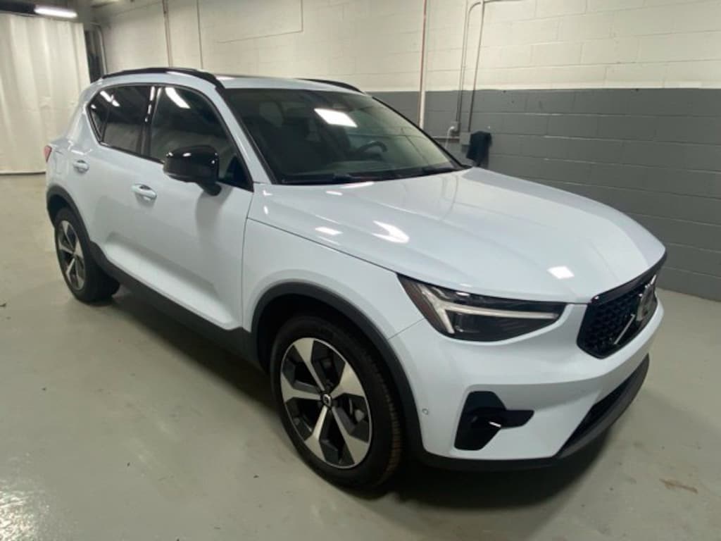 Certified 2026 Volvo XC40 B5 Plus SUV
