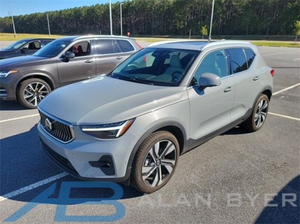 Used 2025 Volvo XC40 B5 Plus Bright Theme SUV