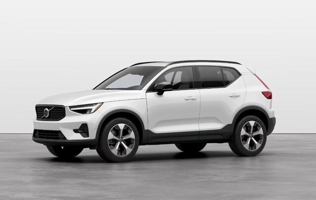 2025 Volvo XC40 Plus photo 3