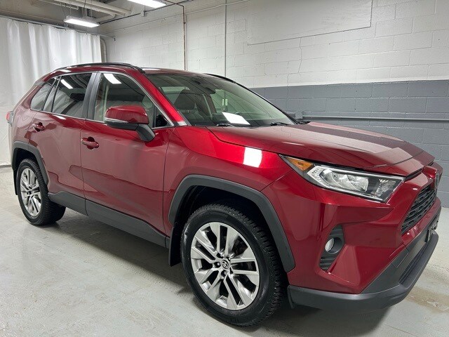 2021 Toyota RAV4 XLE Premium photo 4