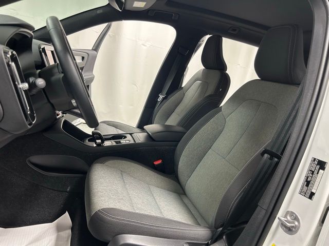 2025 Volvo XC40 Core - Photo 10