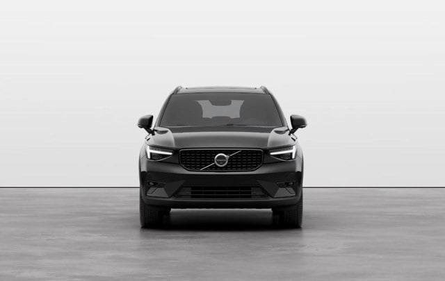 2025 Volvo XC40 Plus photo 4
