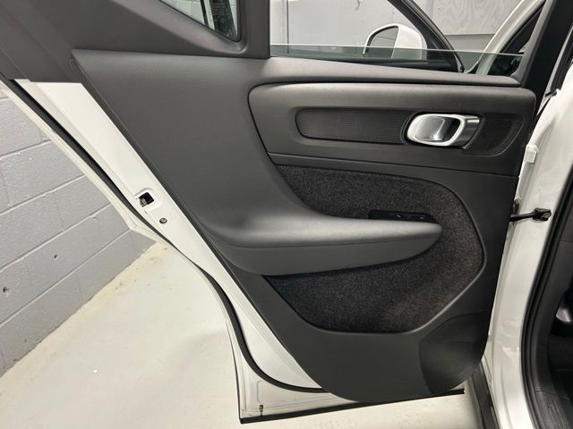 2025 Volvo XC40 Core - Photo 9
