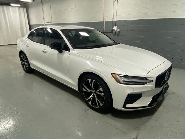 2023 Volvo S60 B5 Core photo 4