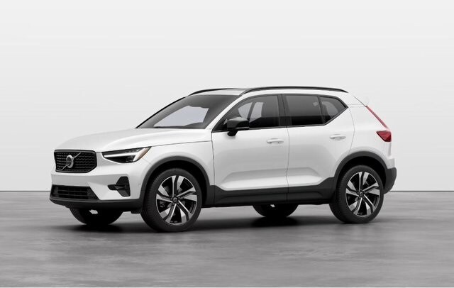 2025 Volvo XC40 photo 4