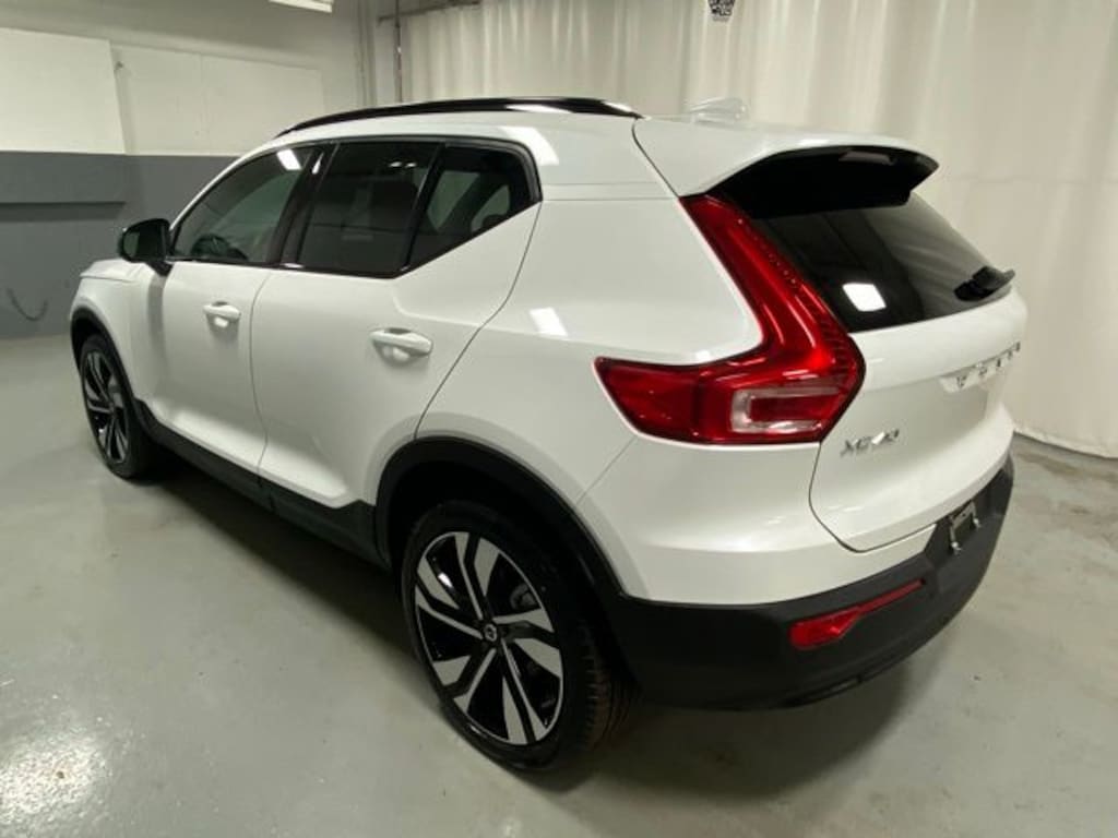 Used 2025 Volvo XC40 B5 Plus Dark Theme SUV