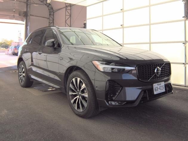 2025 Volvo XC60 Plus photo 2