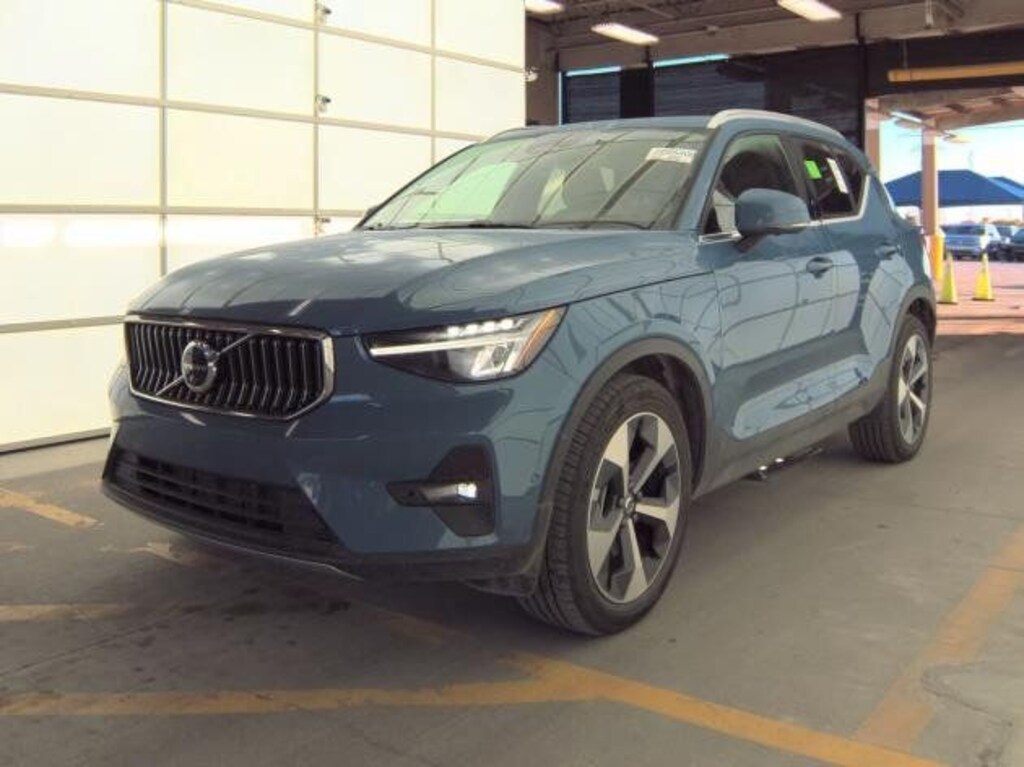 Used 2025 Volvo XC40 B5 Plus Bright Theme SUV