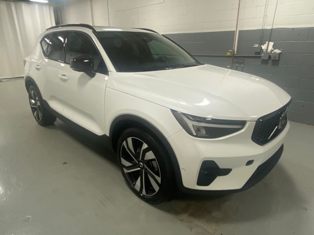 Used 2025 Volvo XC40 B5 Plus Dark Theme SUV