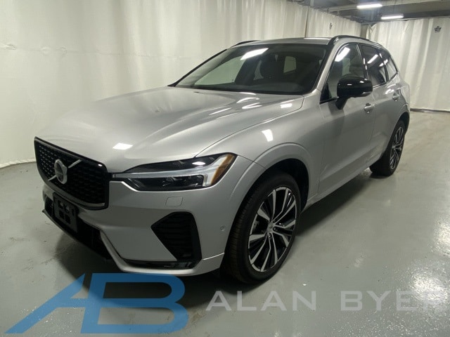 2025 Volvo XC60 Plus's photo