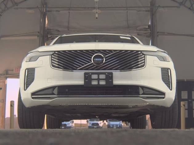 2025 Volvo XC90 Plus photo 3