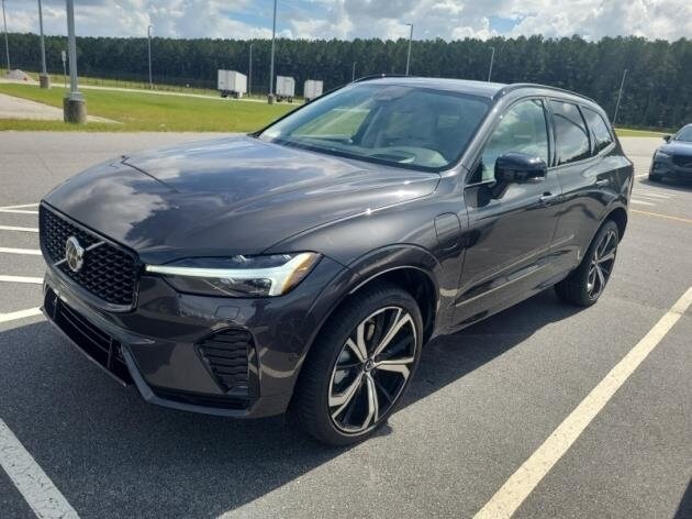 2025 Volvo XC60 Hybrid T8 photo 2
