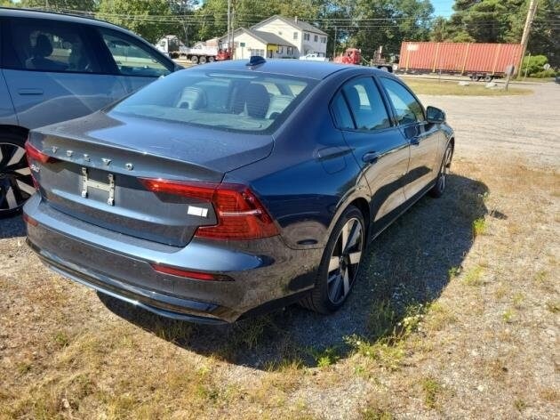 2023 Volvo S60 Recharge T8 Plus photo 3