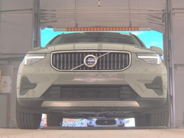 2025 Volvo XC40 Core photo 3