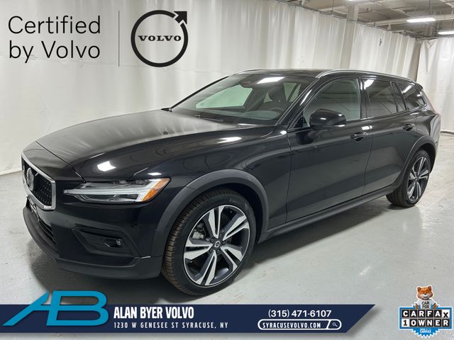 2025 Volvo V60 Cross Country B5 Plus AWD's photo