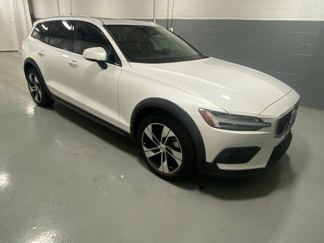 2024 Volvo V60 Cross Country B5 Plus photo 4