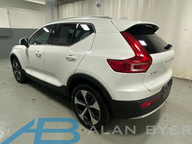 2025 Volvo XC40 B5 Plus Bright AWD's photo