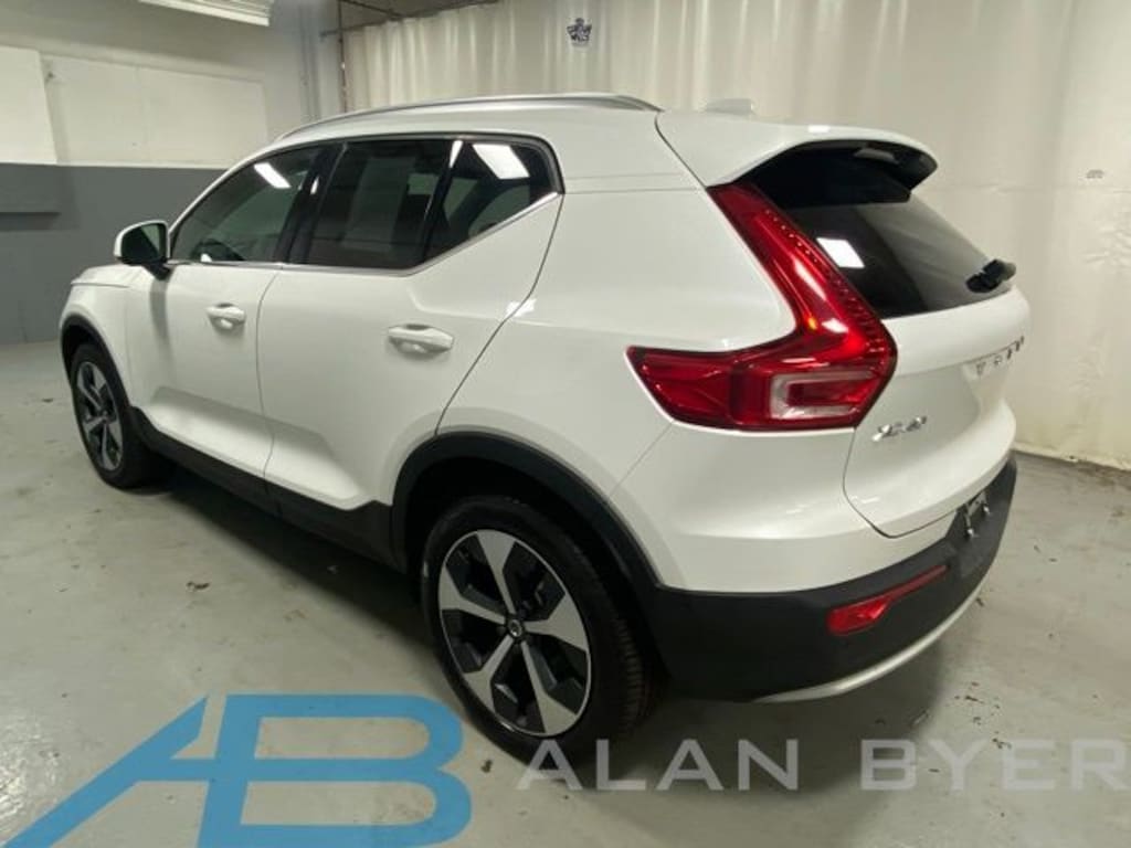Used 2025 Volvo XC40 B5 Plus Bright Theme SUV