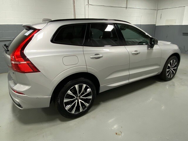 2025 Volvo XC60 Plus photo 3