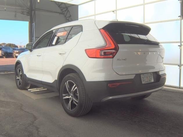 2025 Volvo XC40 Core photo 3