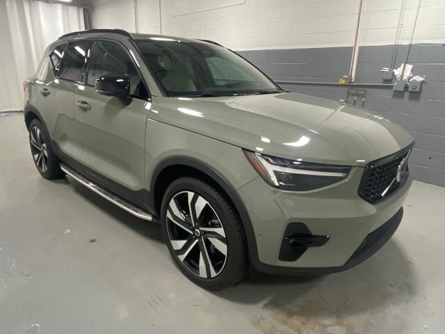 2025 Volvo XC40 photo 4