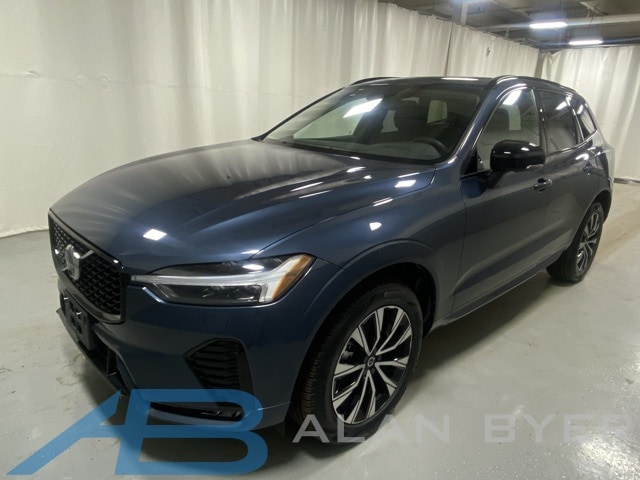 2025 Volvo XC60 Plus's photo