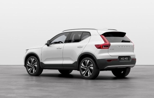2025 Volvo XC40 Plus photo 2