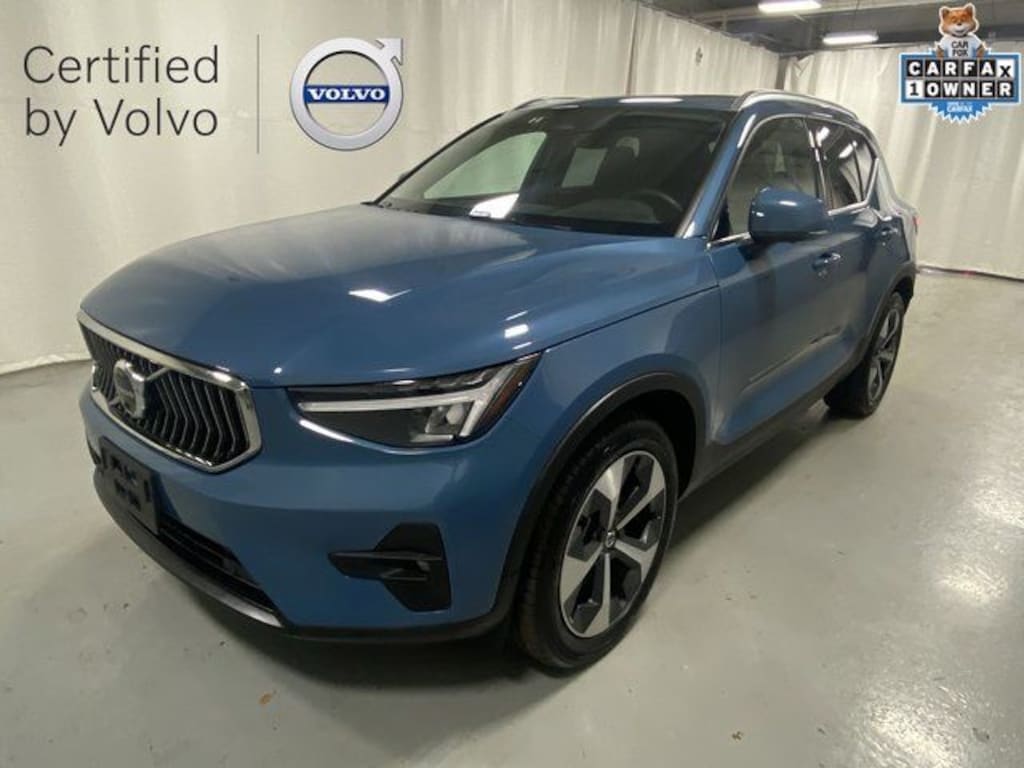 Certified 2025 Volvo XC40 B5 Plus Bright Theme SUV