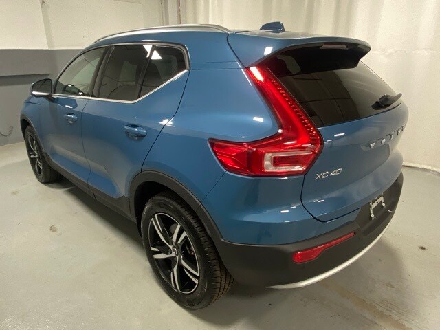 2025 Volvo XC40 Core photo 2