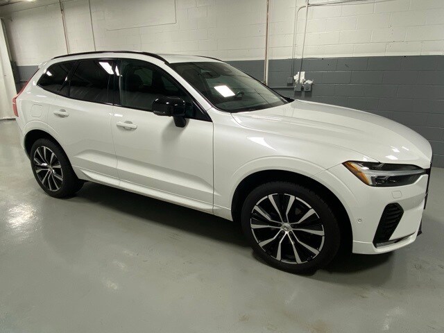 2023 Volvo XC60 B5 Plus photo 3