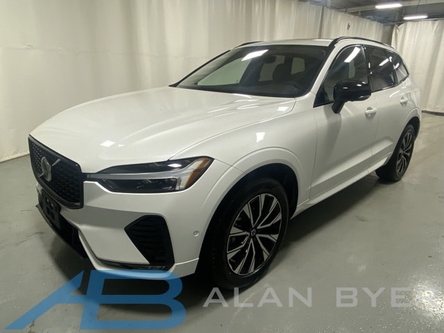 2025 Volvo XC60 Plus's photo