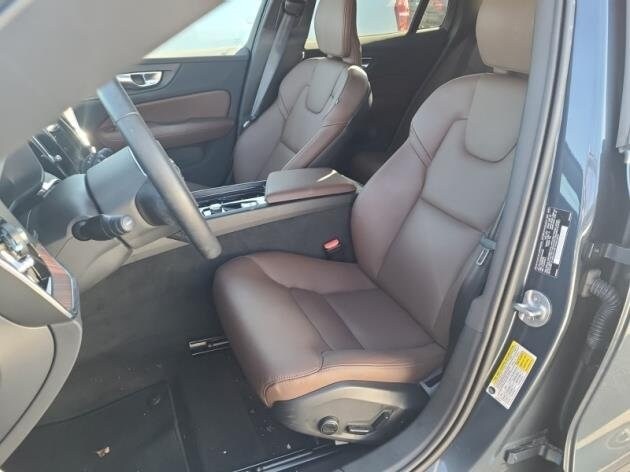 2025 Volvo V60 Cross Country B5 Plus photo 2