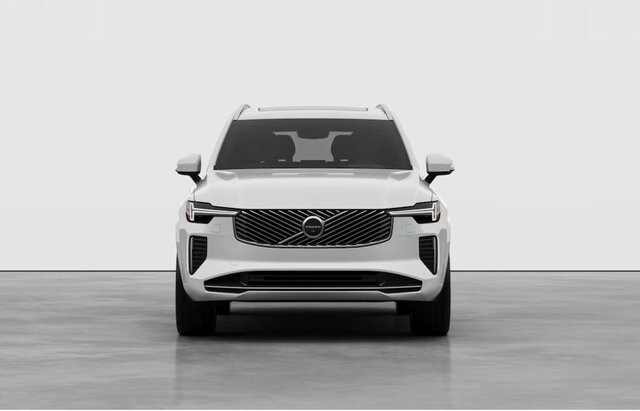 2026 Volvo XC90 T8 Plus photo 4