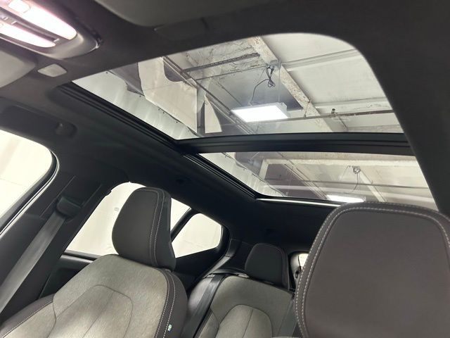 2025 Volvo XC40 Core - Photo 24