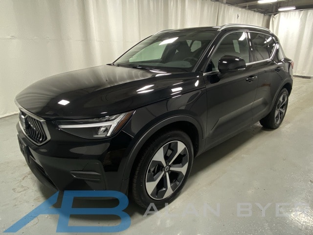 2025 Volvo XC40 B5 Core Bright Theme AWD SUV