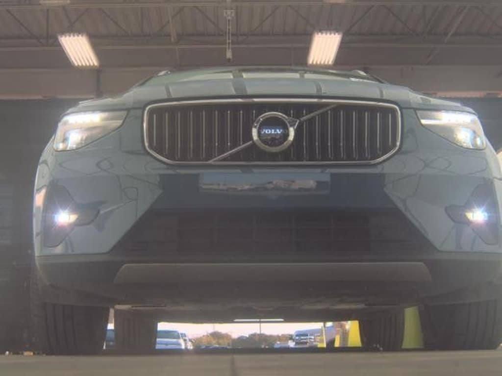 Used 2025 Volvo XC40 B5 Plus Bright Theme SUV