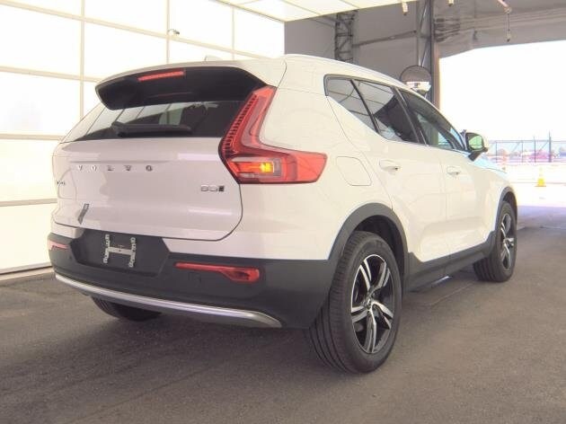 2025 Volvo XC40 Core photo 4
