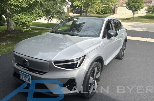 used 2023 Volvo C40 Recharge Pure Electric Ultimate SUV for sale in syracuse