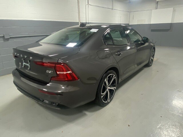 2025 Volvo S60 B5 Core photo 3