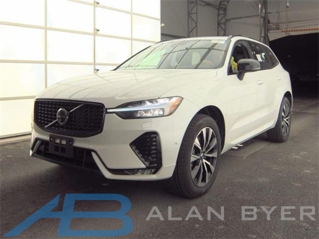 2025 Volvo XC60 Plus's photo
