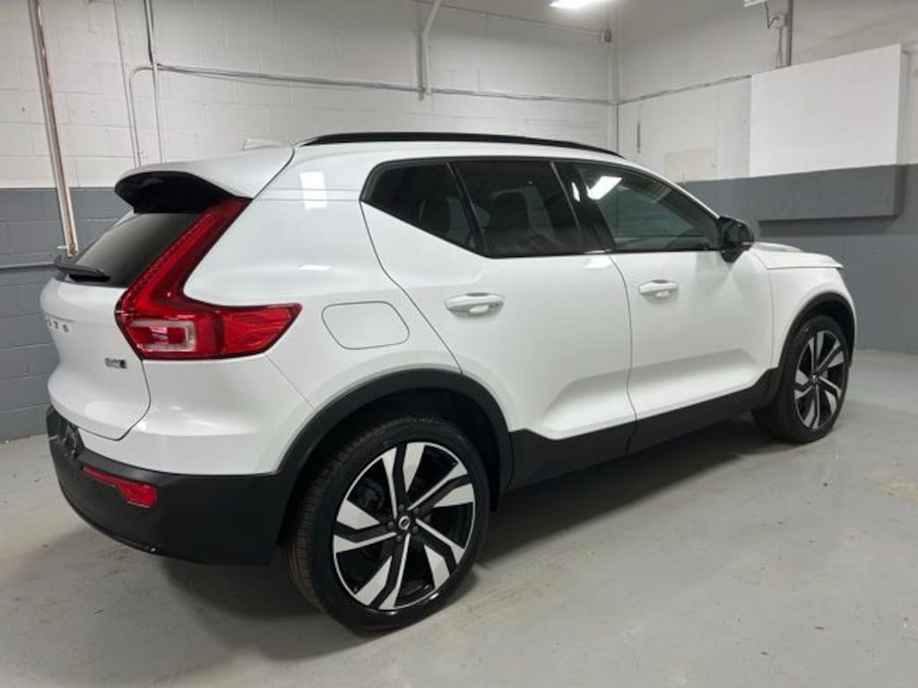 Used 2024 Volvo XC40 Ultimate SUV