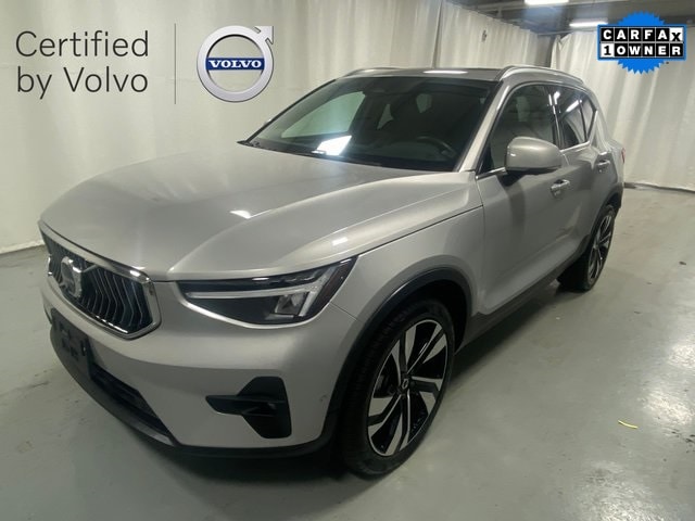 2025 Volvo XC40 Plus's photo