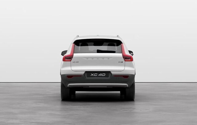 2025 Volvo XC40 Core photo 3